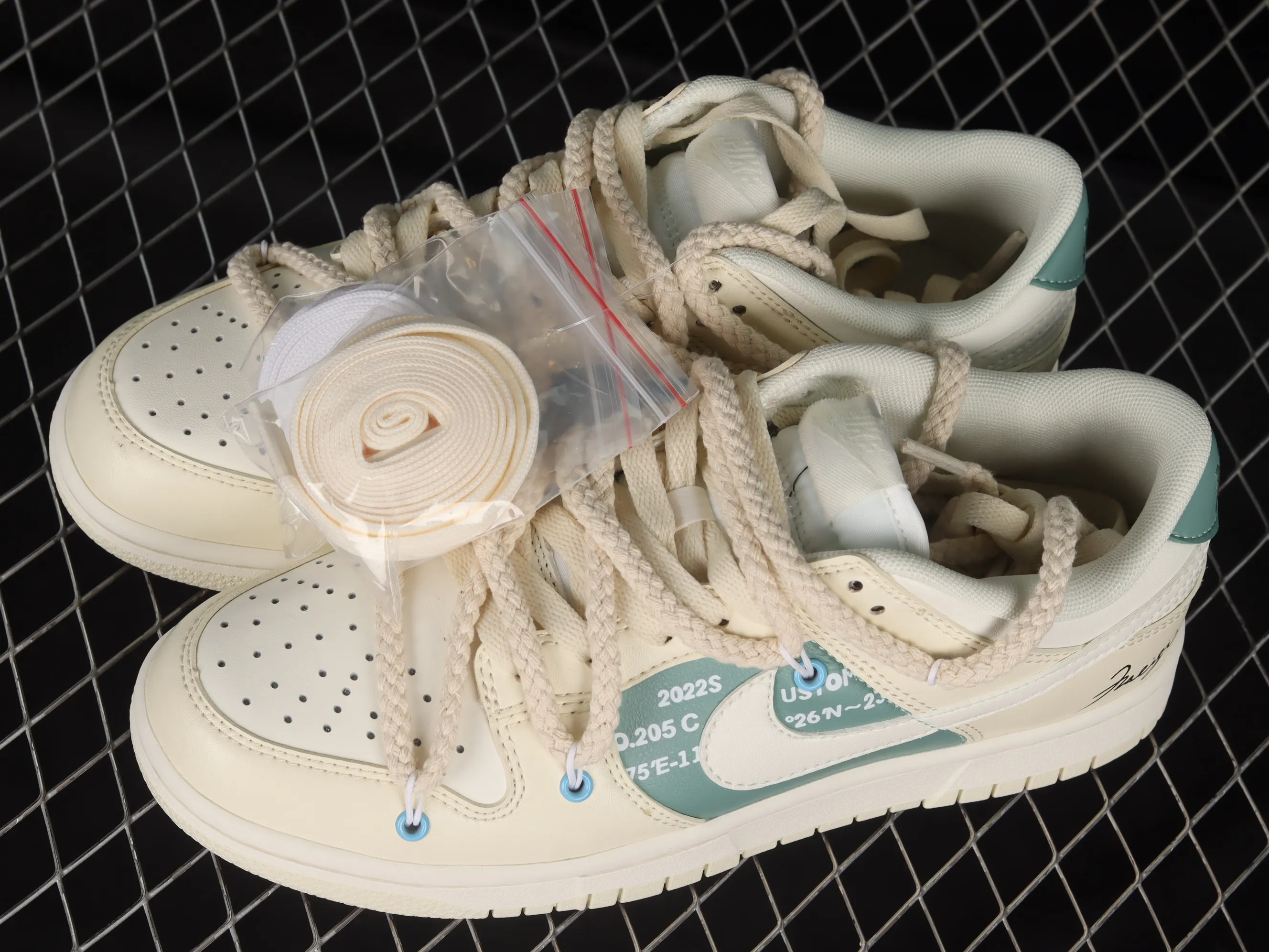All Categories Nk SB Dunk Series Nk SB Dunk Low Low-top Sneakers Nk Dunk Low ESS "Coconut Milk" Beige Customized version of deconstructed strappy dip-dyed casual sneakers DJ6188-100